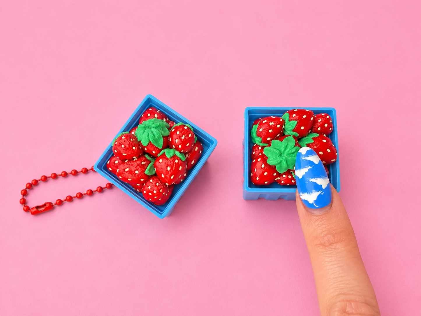🍓 Strawberry Basket Fidget Keychain