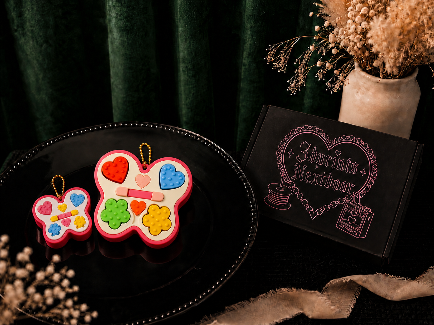 🦋 Retro 90s Butterfly Eyeshadow Palette Clicker Keychain
