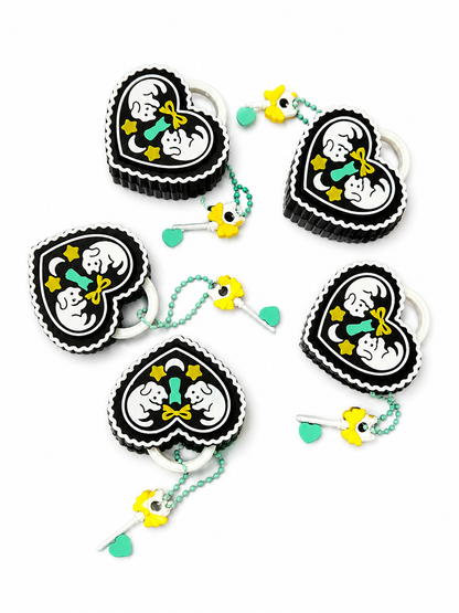 Ghost Cat Heart Lock Clicker Keychain🗝️